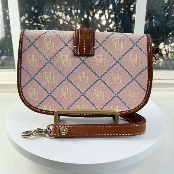 Dooney & Bourke Pink Argyle Logo Wristlet w/ Leather Trim & Red Lining - Picture 3 of 7